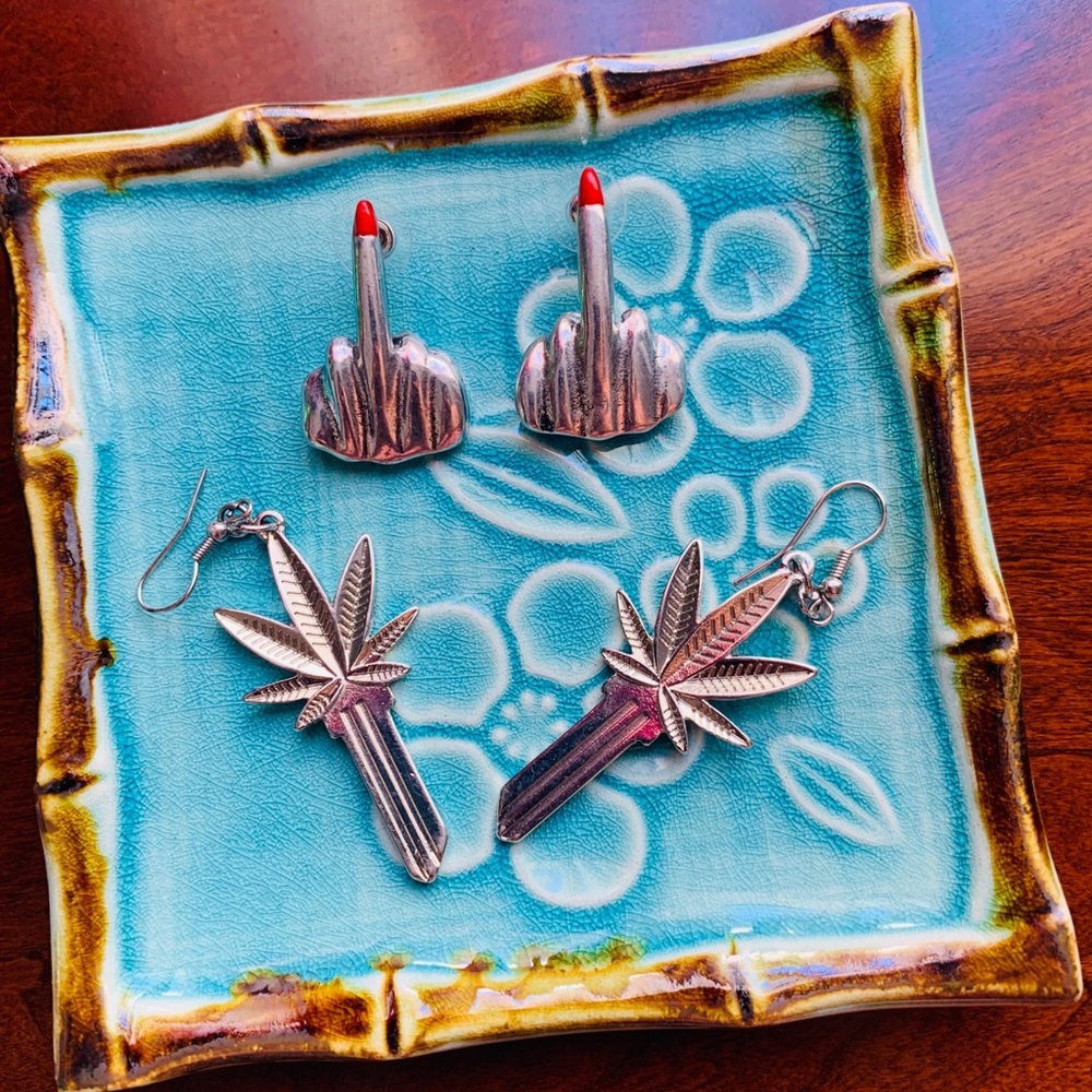 Dolls kill earring sets 🔥